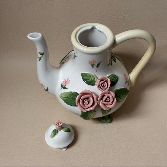 Vintage Home Interiors
Victorian Rose Garden Hand
Painted Teapot - Picture 3 of 6